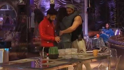 Bigg Boss 14; Jasmin सुबह होते ही Excited, Aly को किया जोर से Hug | FilmiBeat