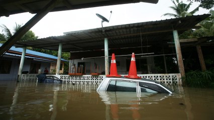 Malaysia floods: At least 3 dead, over 30,000 evacuated