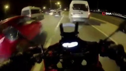 E-5 Karayolu’nda tartıştığı motosikletliye çarpıp kaçtı