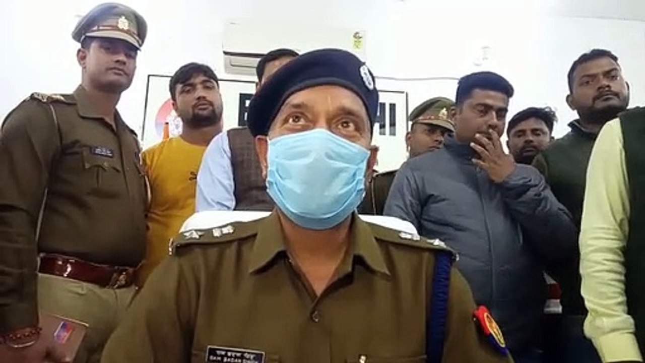 भदोही पुलिस ने 3 कुन्तल 5 किलो अवैध गांजे से भरा ट्रक पकड़ा, तस्कर सहित चालक गिरफ्तार