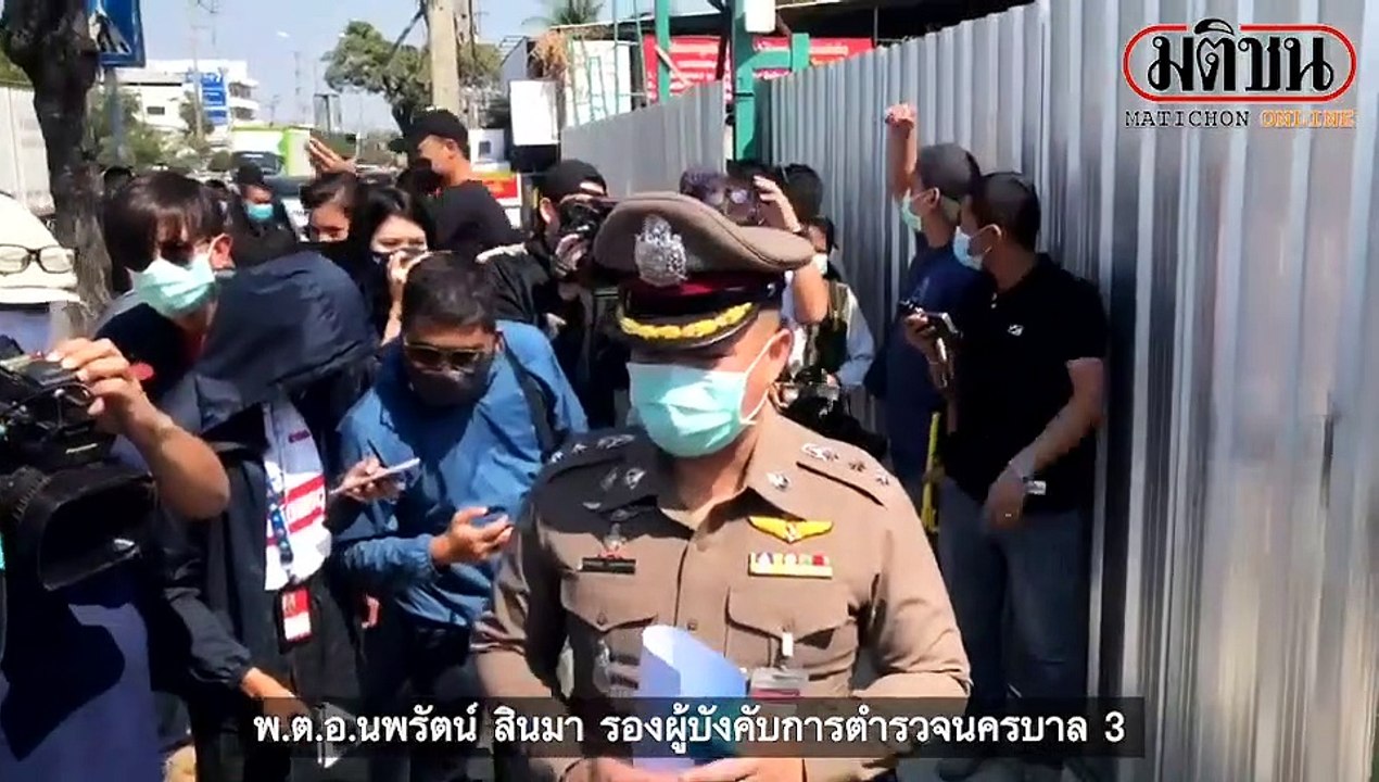ตร.ค้นโกดังย่านฉลองกรุง หลังโซเชียลว่อน! โต๊ะพนันร่วงกลางถนน พบกองเถ้าเผาไพ่-โต๊ะสนุ้ก