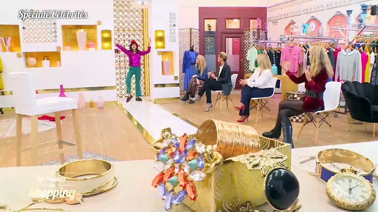 Lio s'affiche seins nus dans "Les Reines du shopping" sur M6.