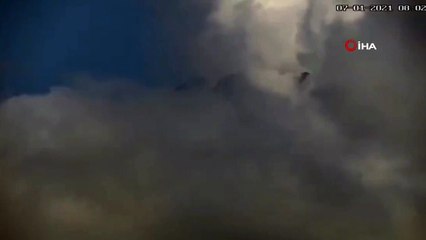 - Endonezya'da Merapi Yanardağı'nda iki patlama: 500 kişi tahliye edildi