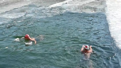 Swimmers not deterred by record lows