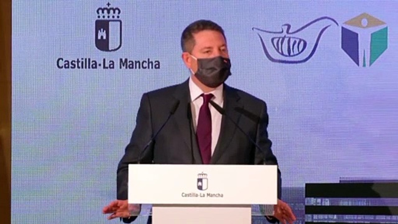 García-Page, "molesto" por las "insidias de algunos dirigentes del país" sobre la vacunación