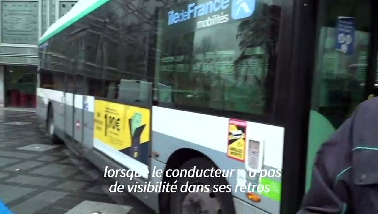 A Paris, sensibilisation à "l'hyper-dangerosité" des angles morts des bus et camions