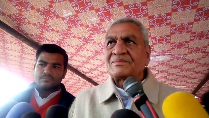 किसान महापंचायत में किसानों ने कैबिनेट मंत्री को सौंपा ज्ञापन