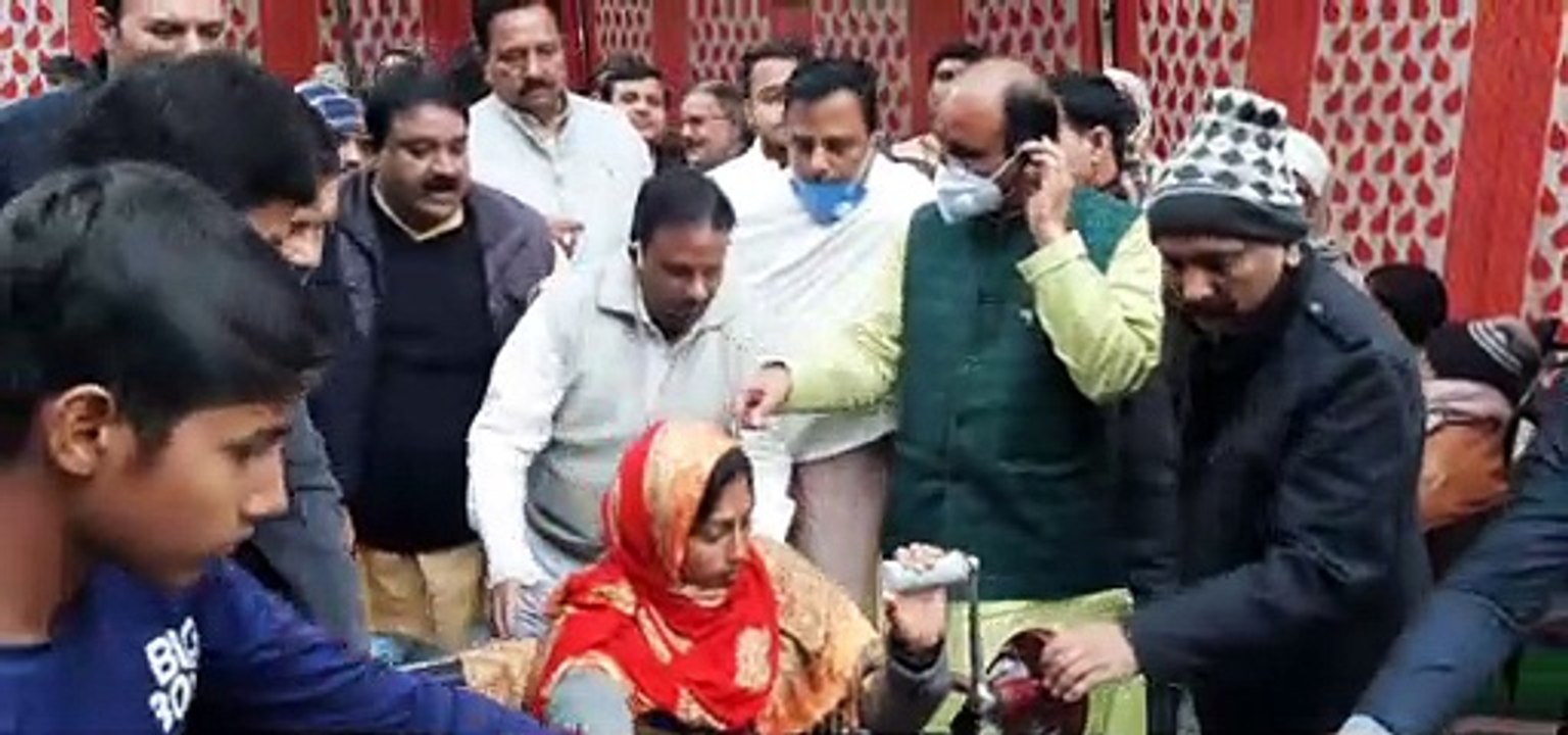 सांसद ने दिव्यांग जनों को की ट्राई साइकिल वितरित