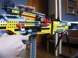 Une mitraillette LEGO qui fait très mal