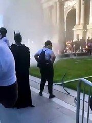 Déguisé en Batman il entre dans le Capitole à Washington