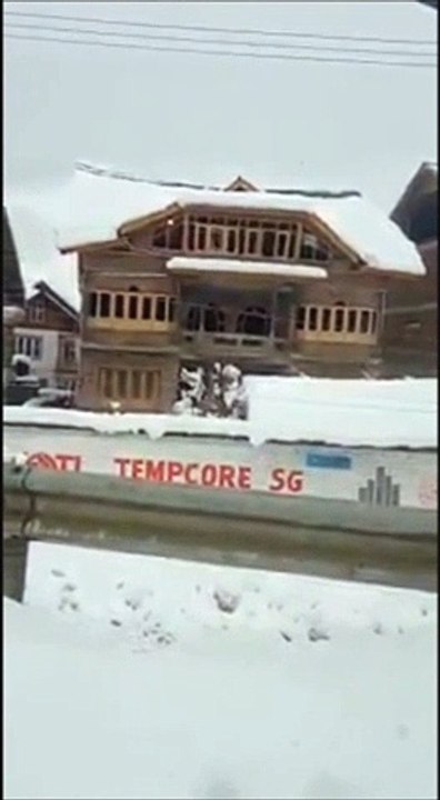 Snow crushes the roof of the house