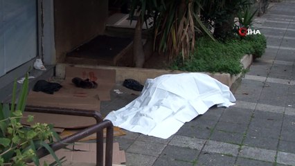 Kadıköy’de sokakta yaşayan bir kişi, yaşadığı sokakta ölü bulundu