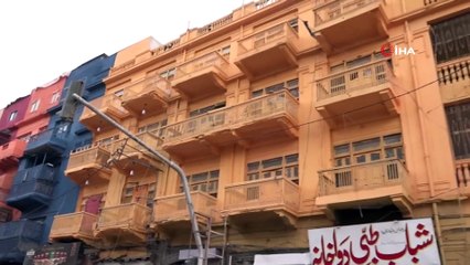 - Karaçi’nin en ünlü caddesi renklendi