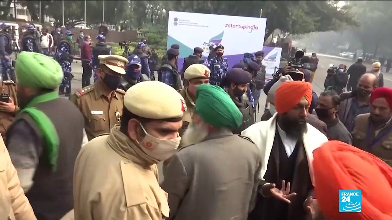 India's protesting farmers, government to hold new round of talk