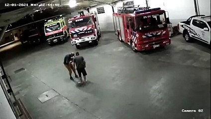 Bombero le salvó la vida a un bebé  que no podía respirar