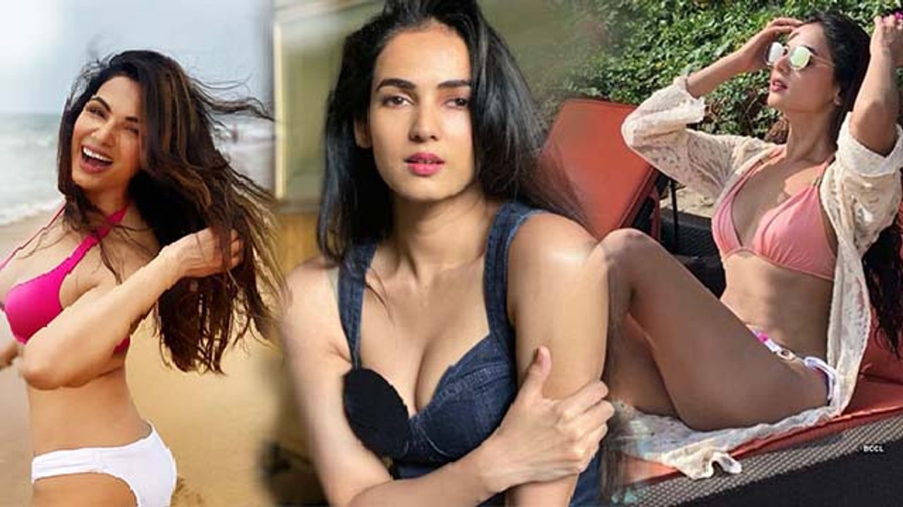 Actress Sonal Chauhan BIKNI LOOK VIRAL | Sonal Chauhan का BIKNI LOOK बना देगा दीवाना | Boldsky