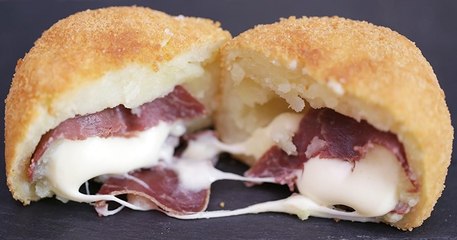 Au dîner avec une salade ou à l'heure de l'apéro, il y a toujours une bonne raison pour tester la croquette de pomme de terre façon raclette