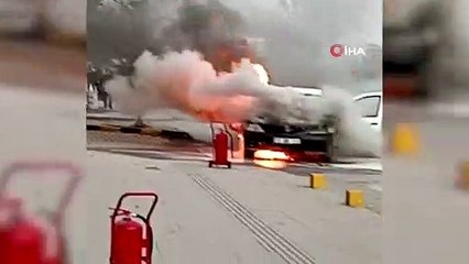 Seyir halindeki otomobil alev alev böyle yandı