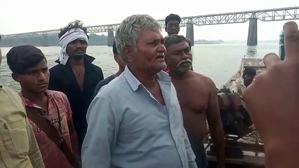नर्मदा नदी में यात्रियों से भरी नाव पलटी, नाव में इंदौर और मोरटक्का के स्थानीय लोग सवार थे