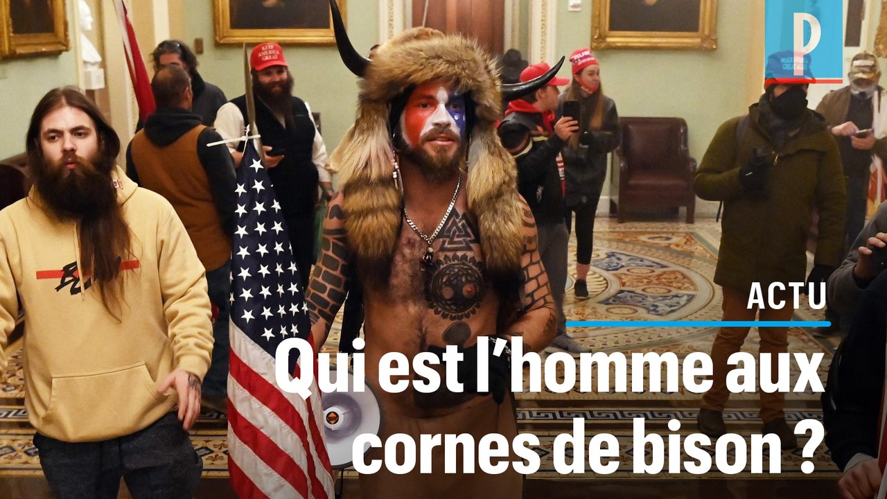 Invasion du capitole : Jake Angeli, l’homme qui a attiré l’œil des photographes