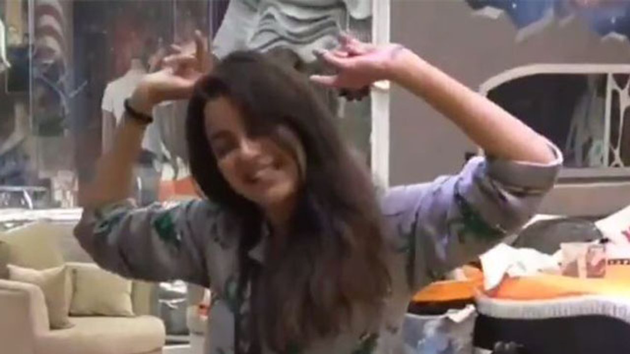 Bigg Boss 14: Jasmin के लिऐ Channel हुआ Baised, पर Jasmin हुई Khush | FilmiBeat