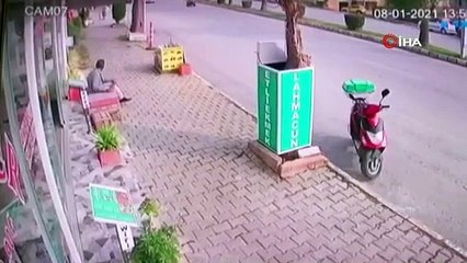 Kaldırımda çay içerken hayatının şokunu yaşadı