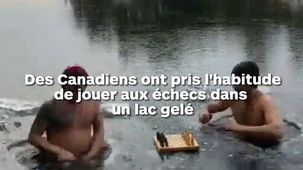 Ils jouent aux échecs dans un lac gelé