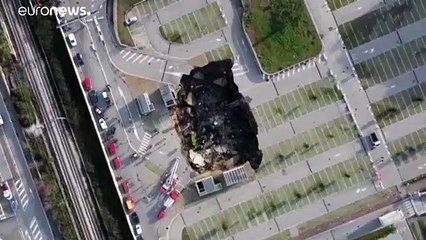 Ein Knall - und plötzlich bricht der Boden weg