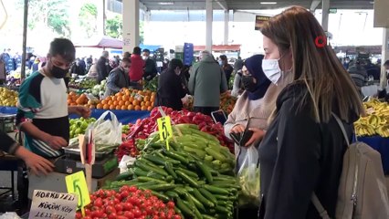 Kısıtlama öncesi semt pazarlarına akın ettiler