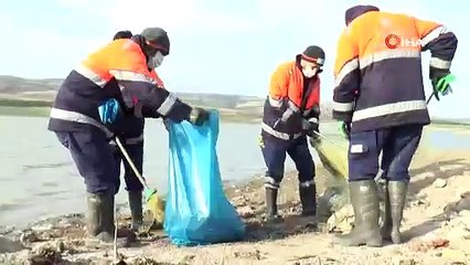Sazlıdere Barajı'nda temizlik çalışması