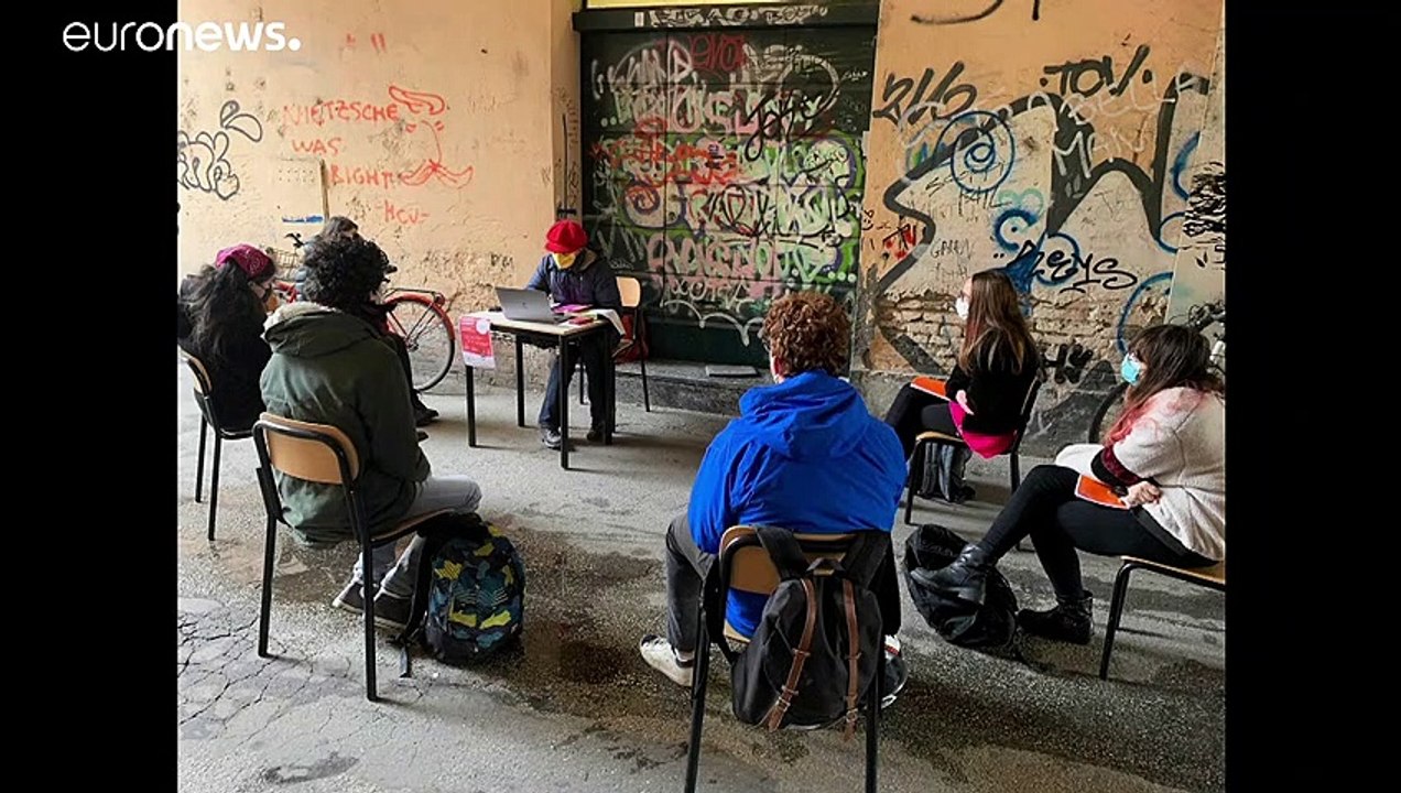 Italie : des élèves et des profs veulent retourner en classe (et ils le font savoir)