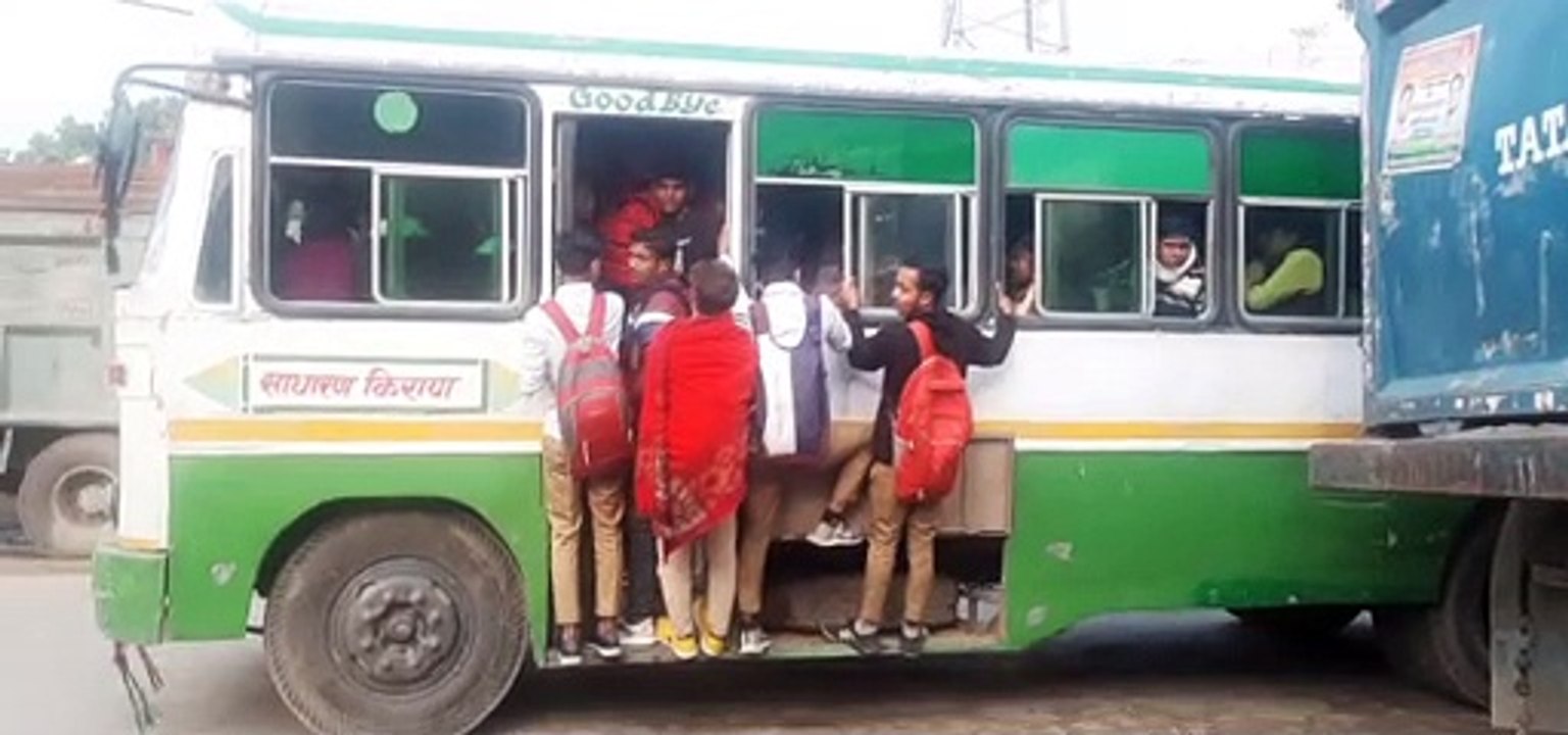 बस संचालक कर रहे यातायात नियमों का उल्लंघन, अधिकारी अनजान