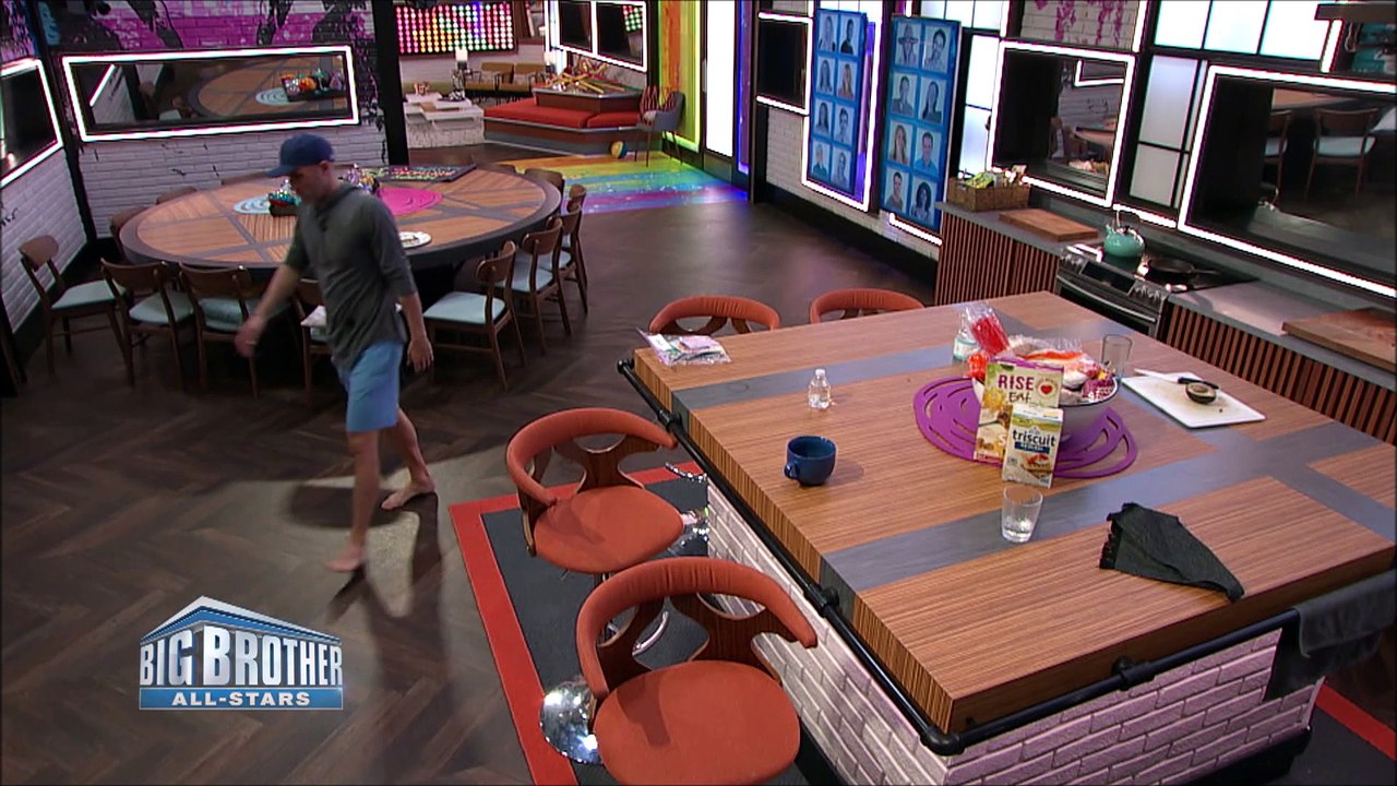 Big Brother 22 All Stars 10/12/20:Christmas Gets Pranked By Enzo In The Bathroom