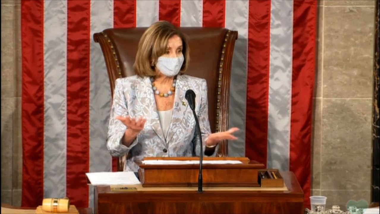 Pelosi pide "restringir" acceso de Trump a "códigos de lanzamiento de armas nucleares"