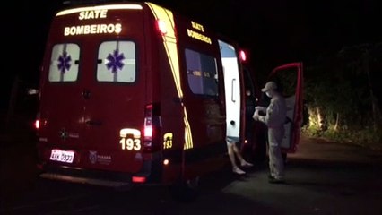 Motorista colide carro contra cerca no fim da Rua Jabuticabeira, no Parque Verde