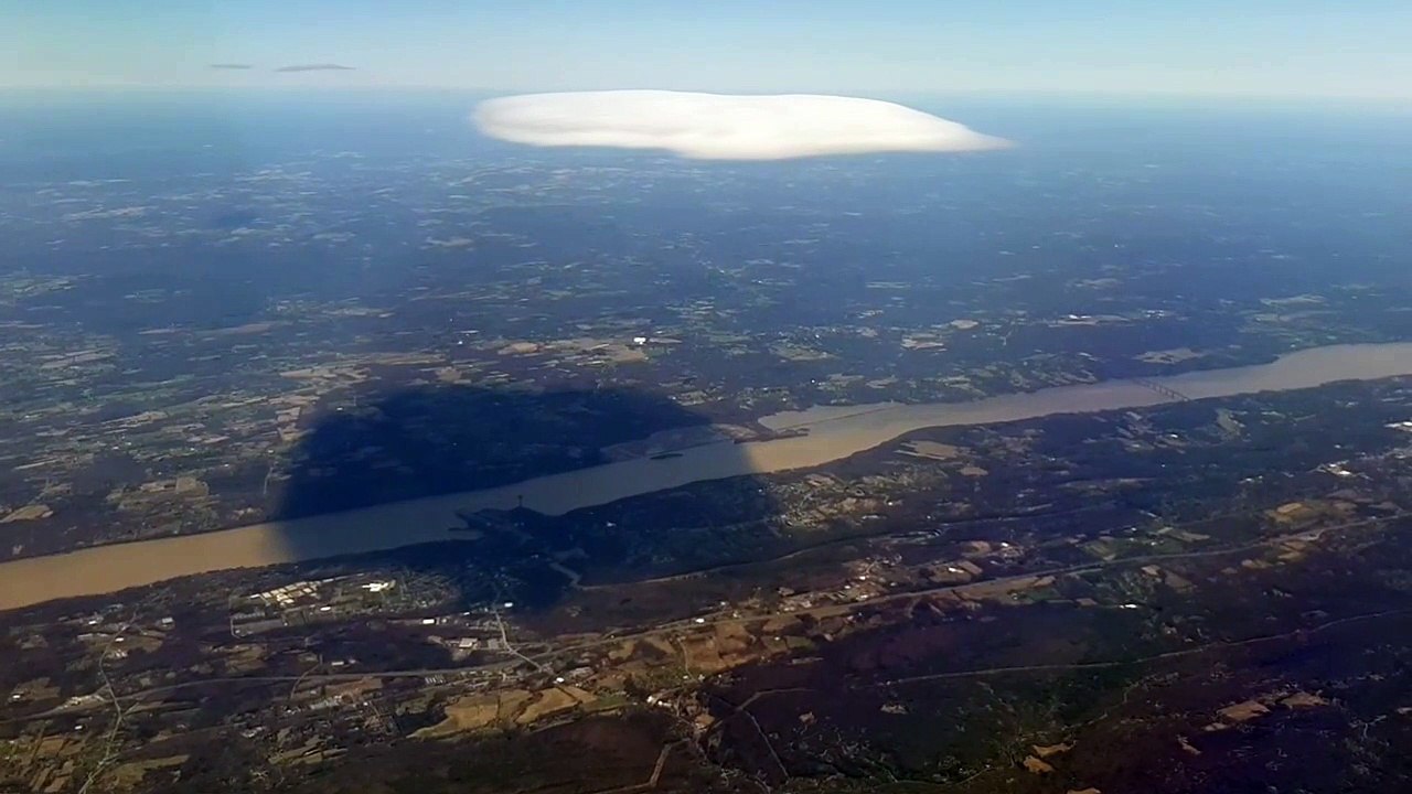Lenticularis Wolke über Hudson River