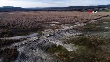 Sular çekildi, yüzyıllar öncesinde yapılan tarihi yol dikkat çekti