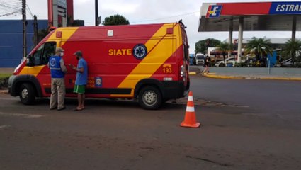 Motociclista tem suspeita de fratura após bater contra Ford Ka na Avenida Carlos Gomes