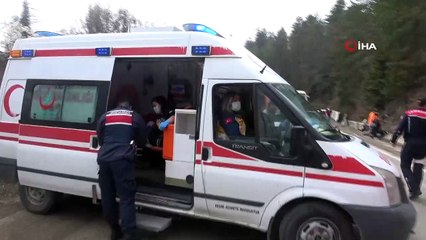 Beton bariyerlere çarpan tır Abant yolunu kapattı: 2 yaralı