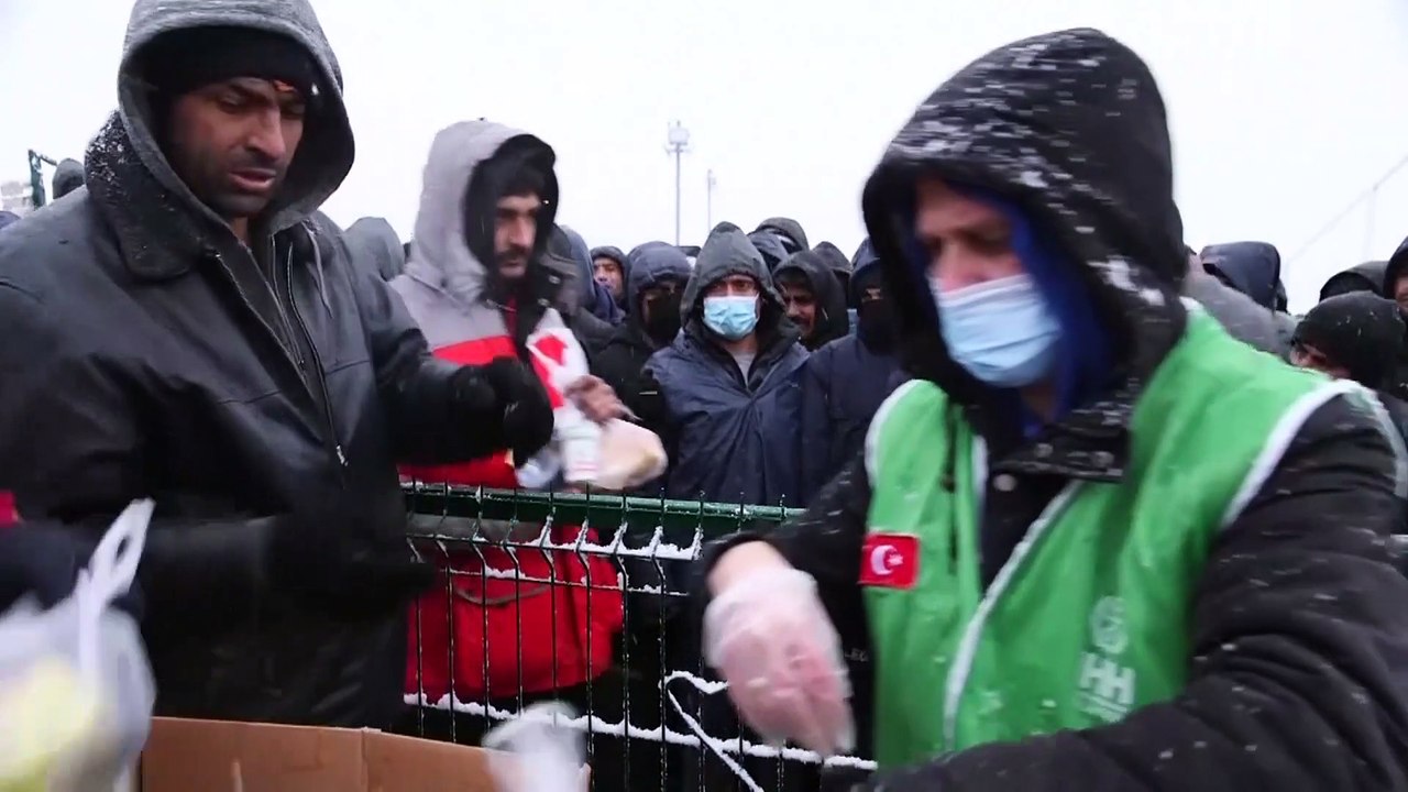 Hunderte Flüchtlinge in Bosnien warten auf beheizte Zelte