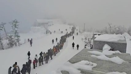 길게 늘어선 곤돌라 탑승 행렬...맹추위 속 설산 하산 풍경 / YTN