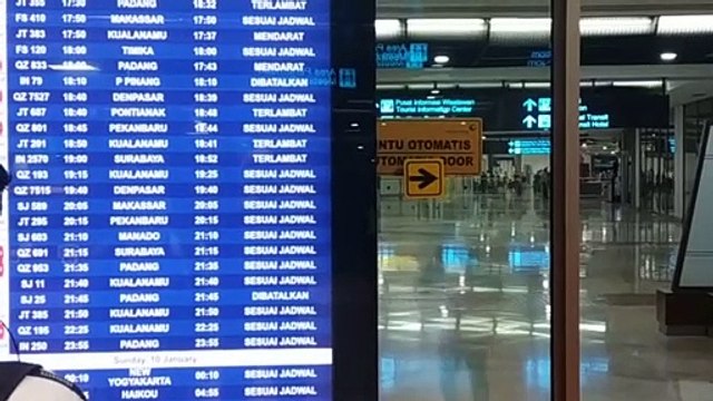 Boeing 737 разбился в Индонезии