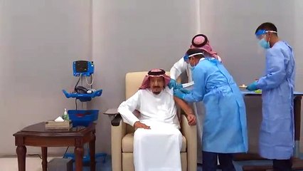 فيديو: الملك سلمان يأخذ الجرعة الأولى من لقاح COVID-19