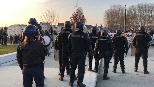Manifestation tendue contre l’expulsion de la grande ours