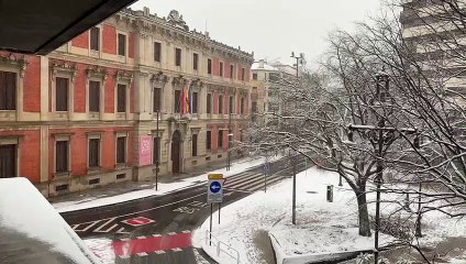 Filomena deja una bonita nevada en el Paseo de Sarasate de Pamplona
