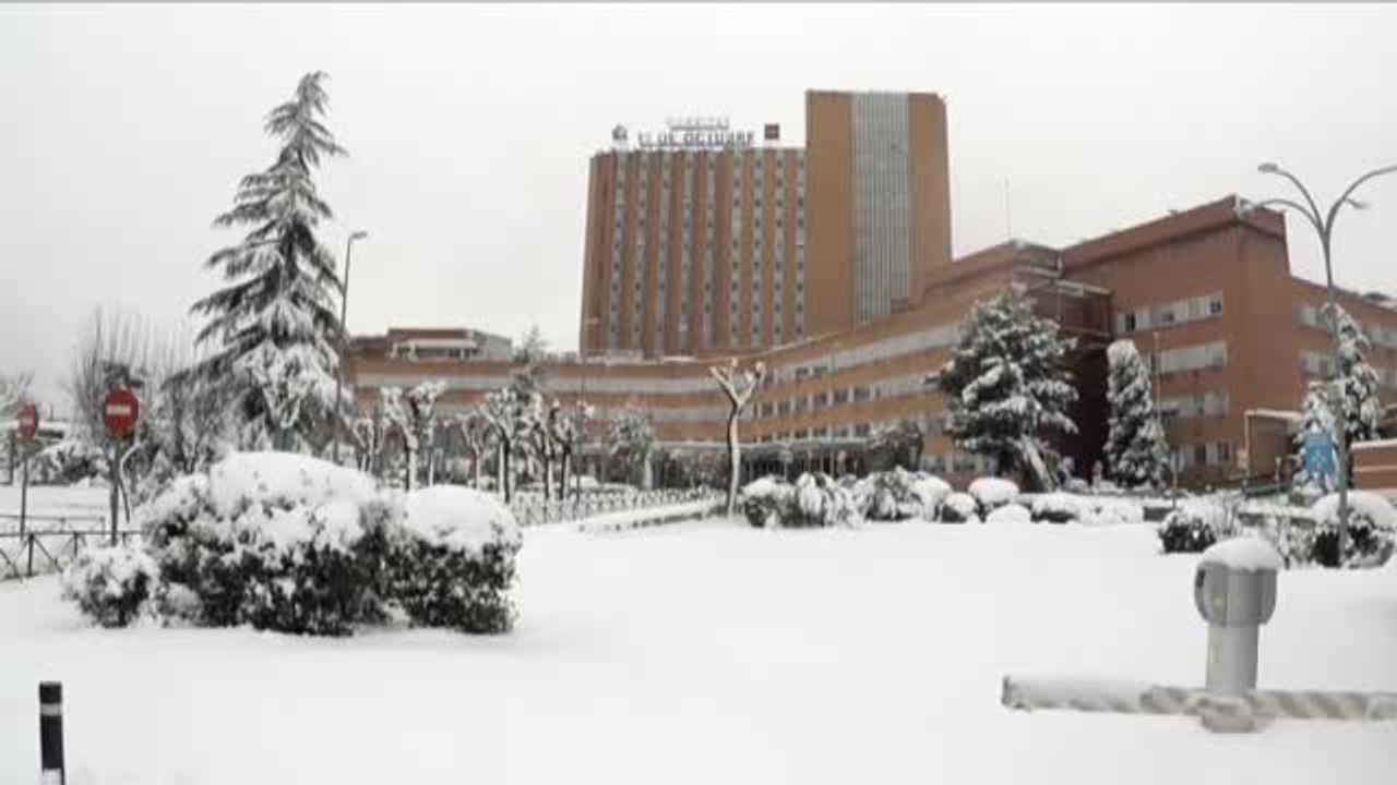 Madrid despeja las entradas del Hospital 12 de Octubre