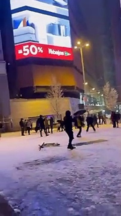 Vidéo de batailles de boules de neige à Madrid où l'Espagne enregistre des records de chute de neige