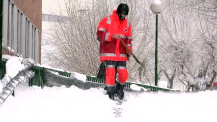 Neve isola hospitais em Espanha