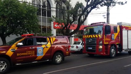 Download Video: Fumaça em agência bancária no Centro mobiliza equipes do Corpo de Bombeiros, no Centro