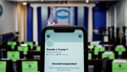 تويتر تخرج ترامب من الرئاسة قبل انتهاء ولايته